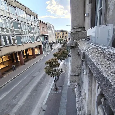 Loft Via Morosini Centro - Ixihome Daire *